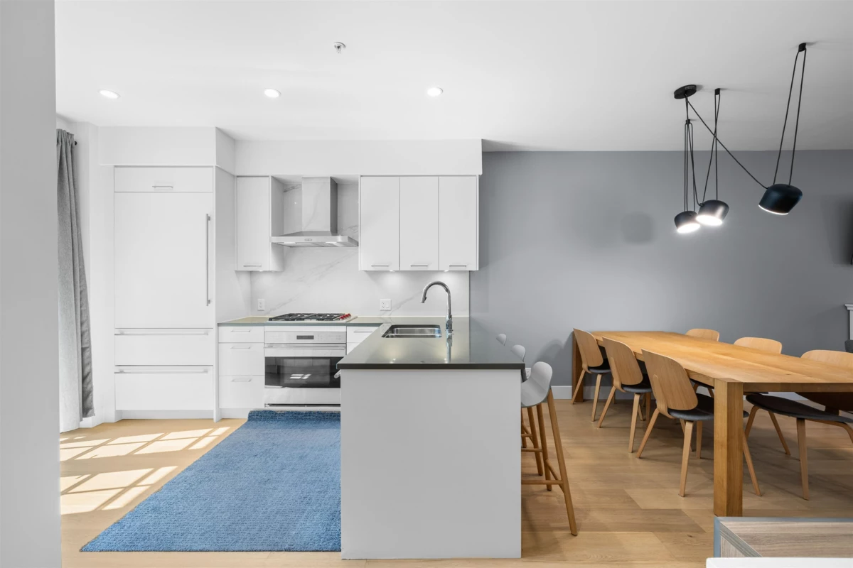 Kitchen Island Photo of 6 1133 Ridgewood Drive, North Vancouver, BC