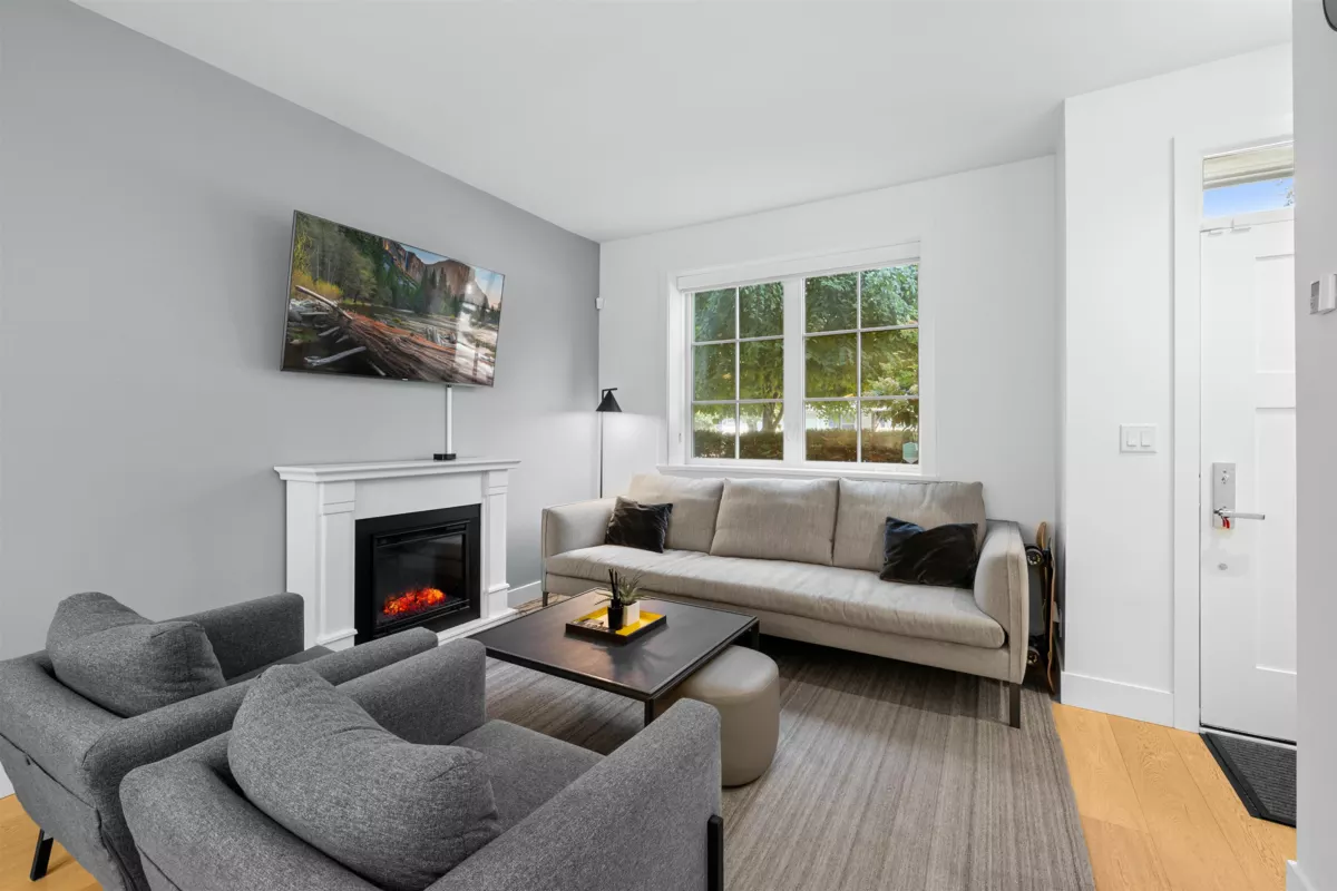 Living Room Photo of 6 1133 Ridgewood Drive, North Vancouver, BC