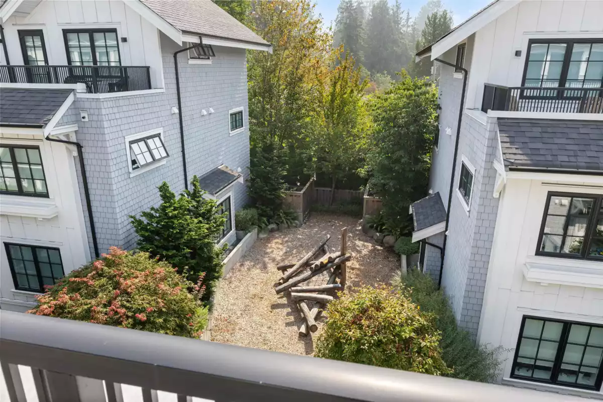 Outdoor Patio Photo of 6 1133 Ridgewood Drive, North Vancouver, BC