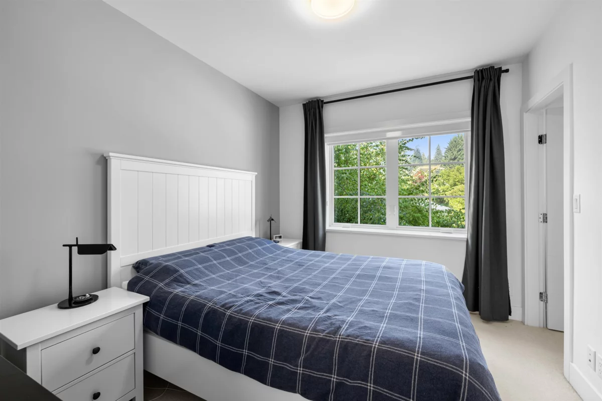 Primary Bathroom Photo of 6 1133 Ridgewood Drive, North Vancouver, BC