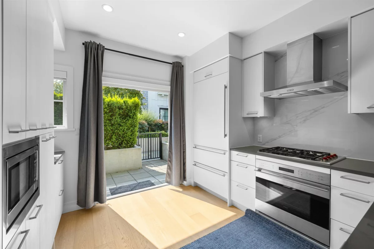 Primary Bedroom Photo of 6 1133 Ridgewood Drive, North Vancouver, BC