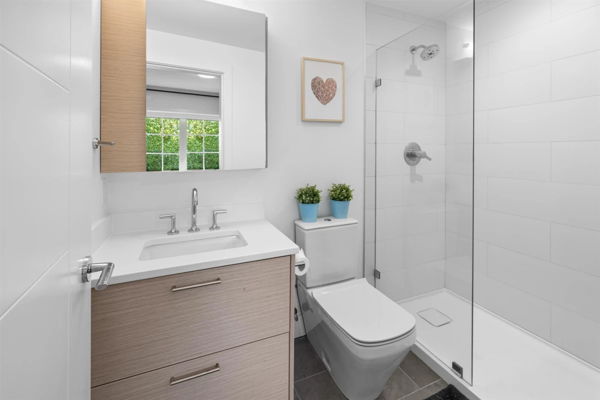 Walk-In Closet Photo of 6 1133 Ridgewood Drive, North Vancouver, BC