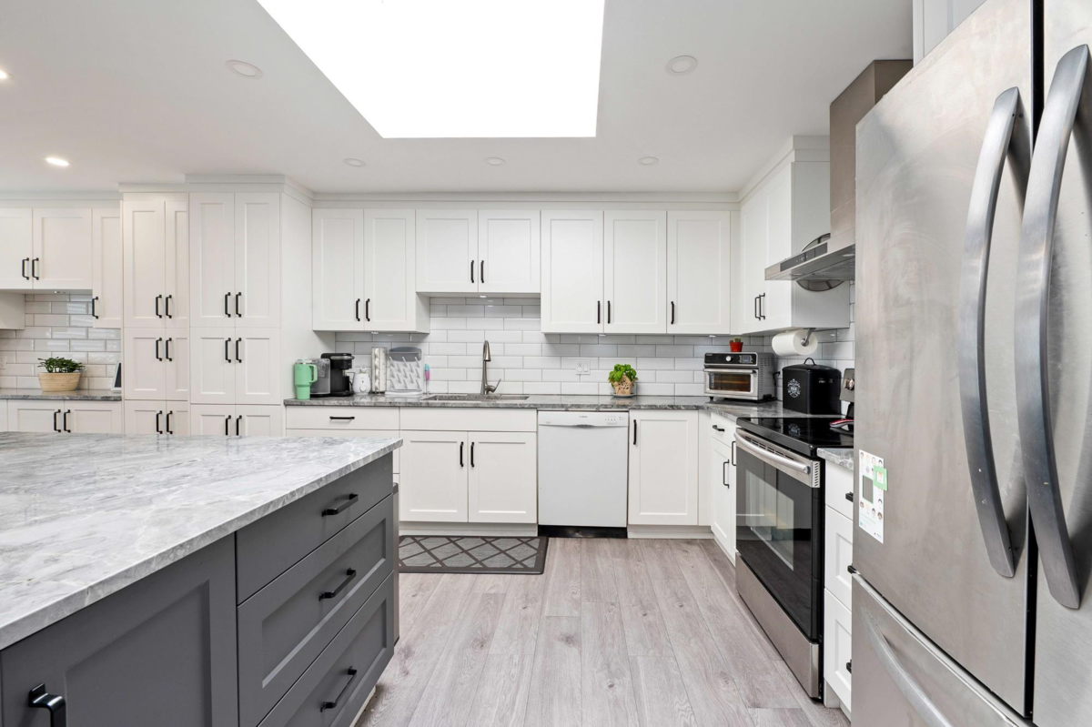 Dining Area Photo of 410 777 Eighth Street, New Westminster, BC