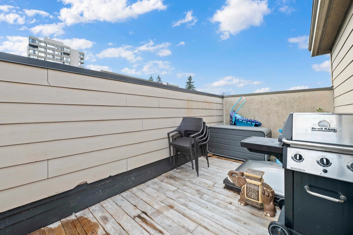 Entry Foyer Photo of 410 777 Eighth Street, New Westminster, BC