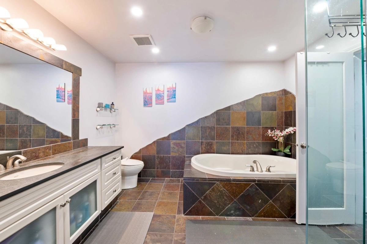 Front Yard Photo of 410 777 Eighth Street, New Westminster, BC