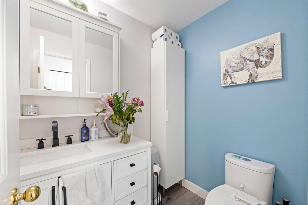 Hallway Photo of 410 777 Eighth Street, New Westminster, BC