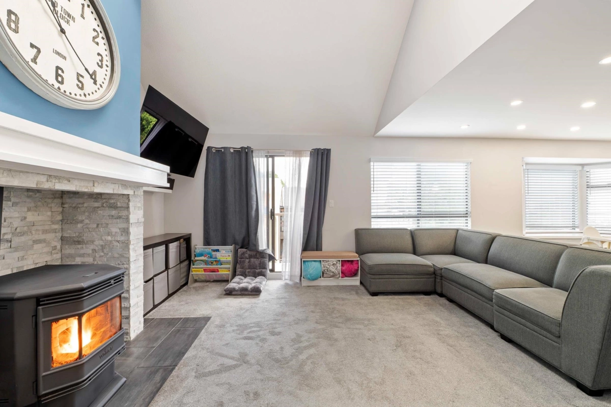 Walk-In Closet Photo of 410 777 Eighth Street, New Westminster, BC