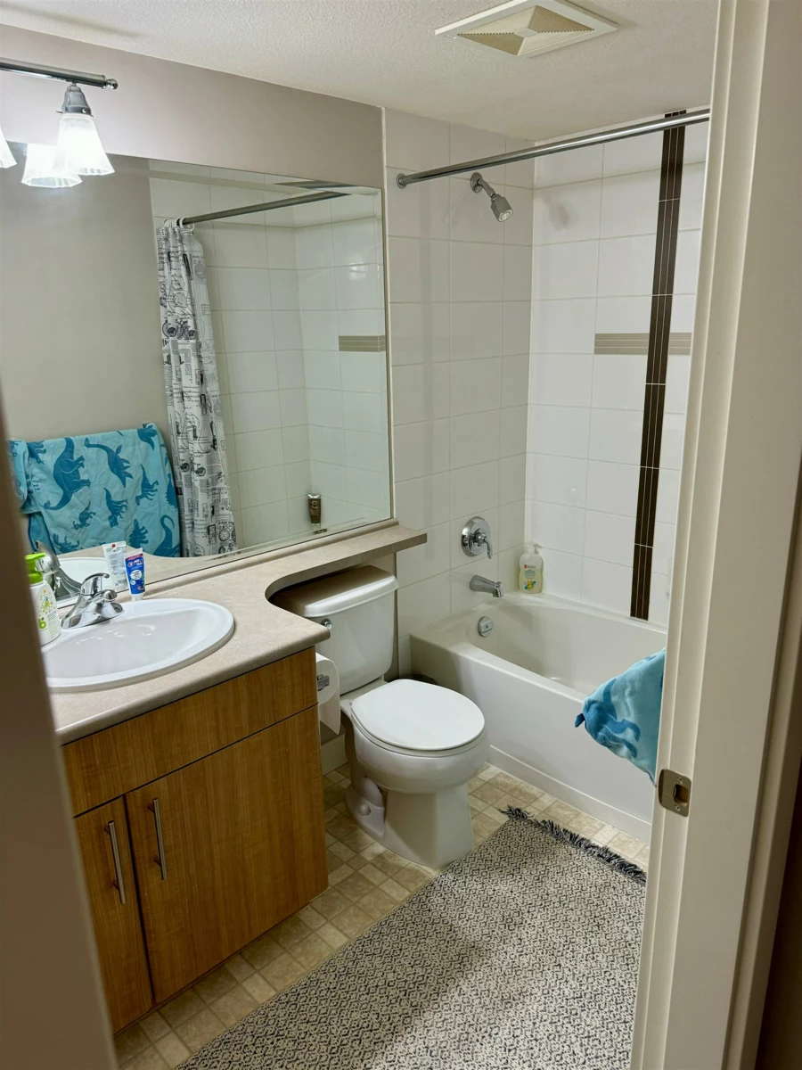 Kitchen Photo of 206 19388 65 Avenue, Surrey, BC