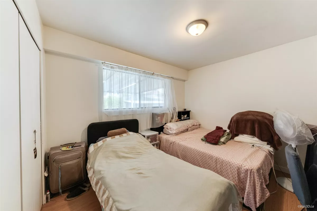 Basement Recreation Room Photo of 8167 10th Avenue, Burnaby, BC