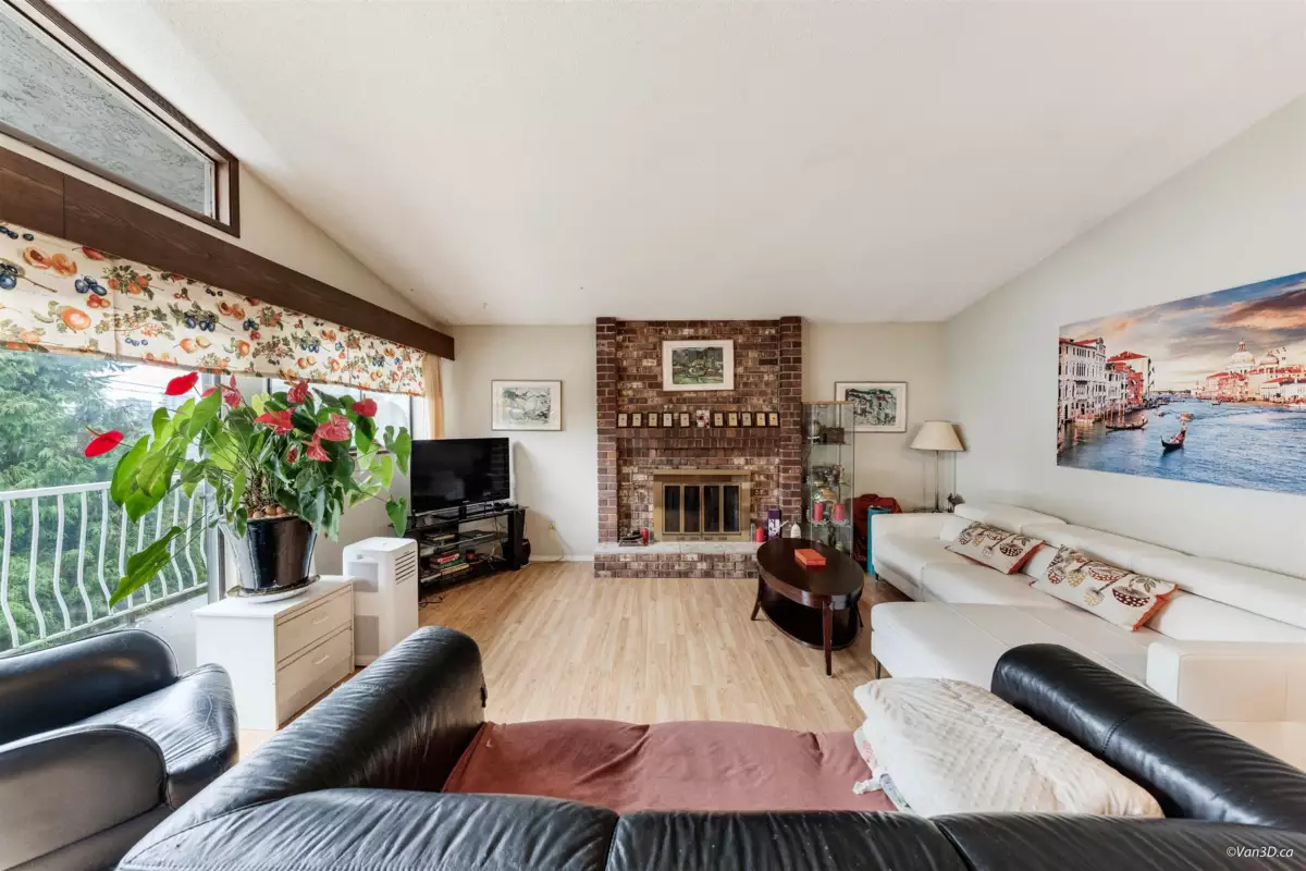 Family Room Photo of 8167 10th Avenue, Burnaby, BC