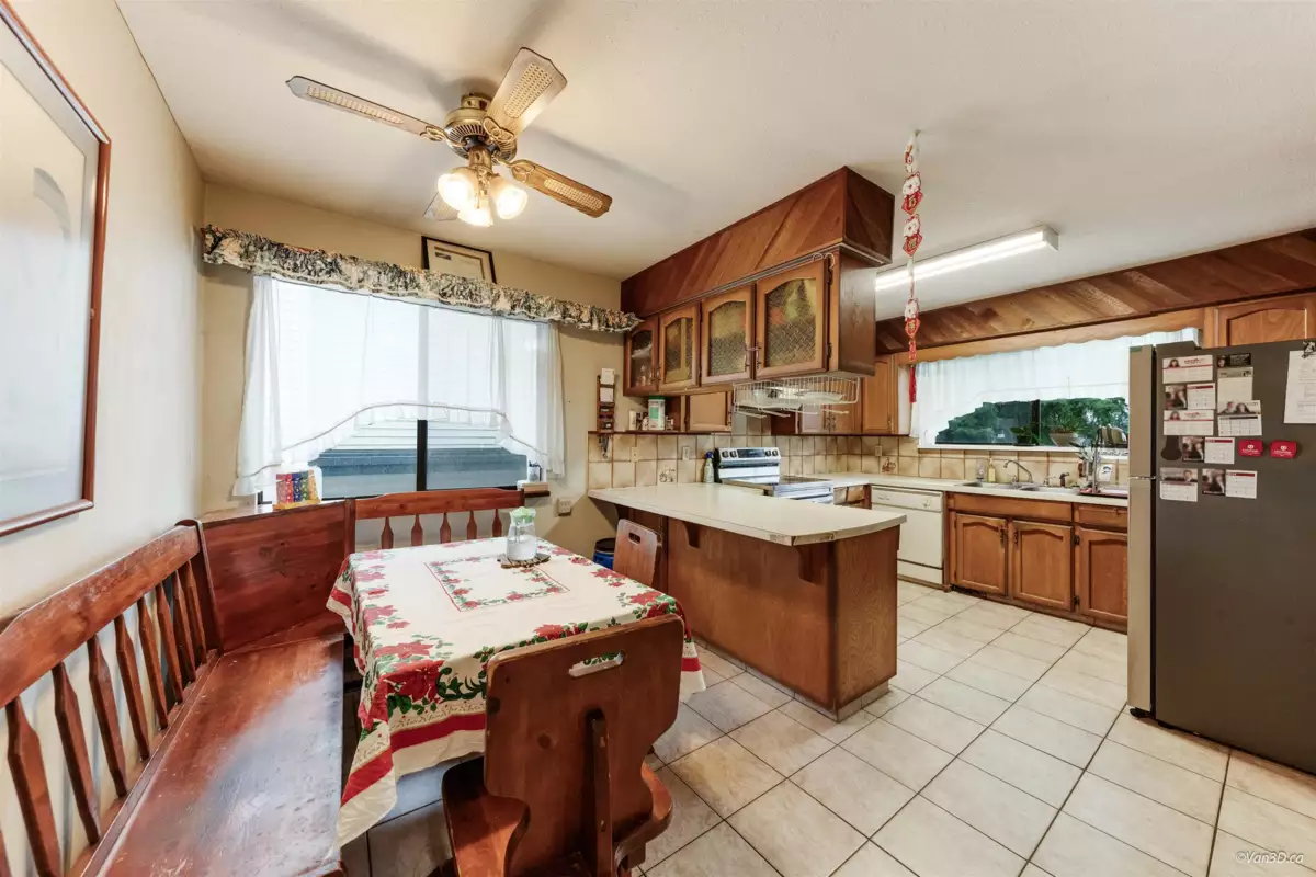 Guest Bathroom Photo of 8167 10th Avenue, Burnaby, BC