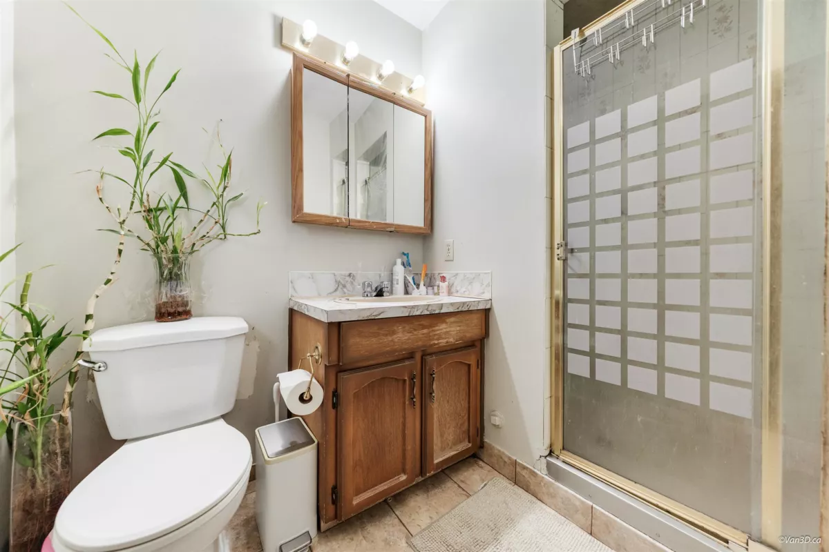 Mudroom Photo of 8167 10th Avenue, Burnaby, BC