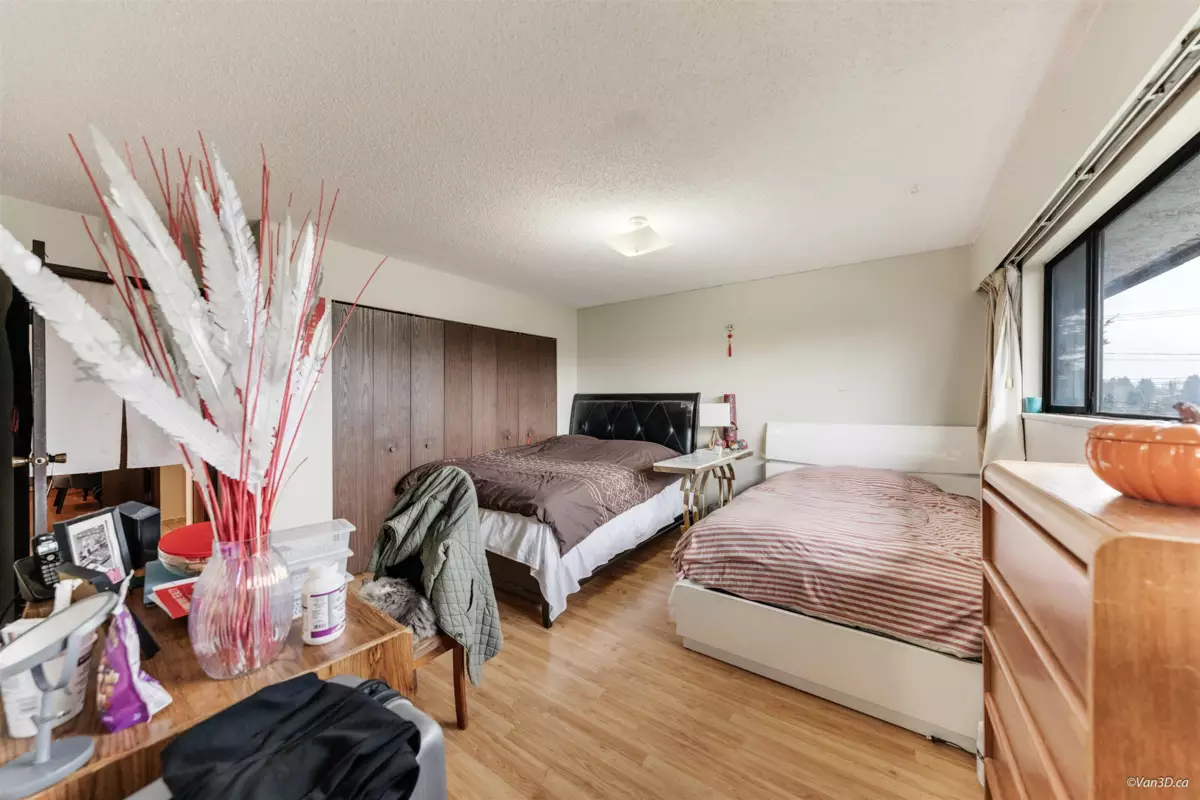 Powder Room Photo of 8167 10th Avenue, Burnaby, BC