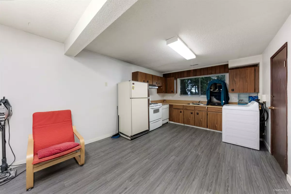 Swimming Pool Photo of 8167 10th Avenue, Burnaby, BC