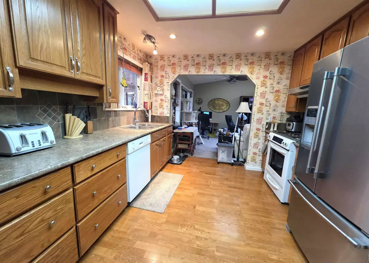 Guest Bathroom Photo of 3319 275 Street, Langley, BC