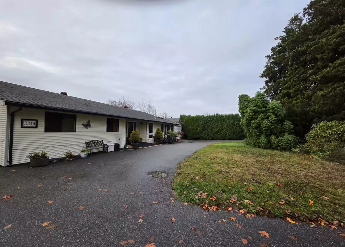 Swimming Pool Photo of 3319 275 Street, Langley, BC
