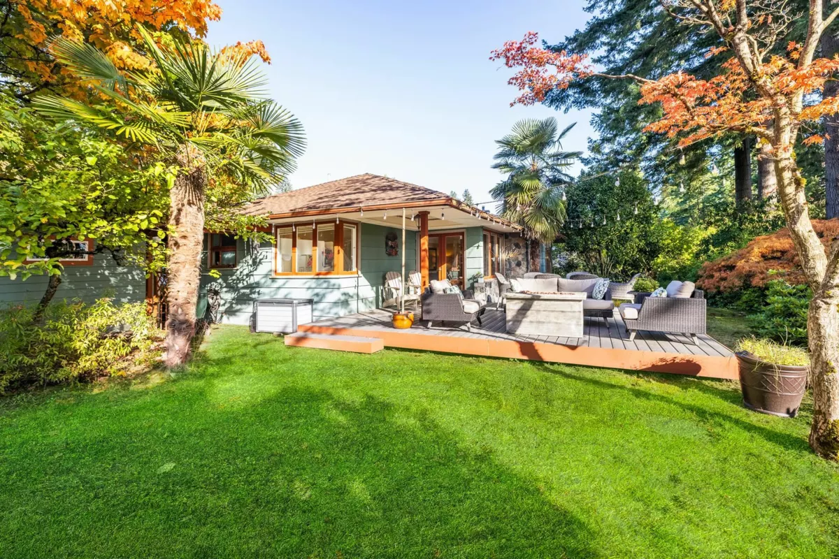 Garden / Landscaping Photo of 1090 W Keith Road, North Vancouver, BC