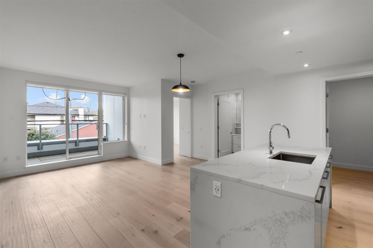 Kitchen Island Photo of 207 5693 Elizabeth Street, Vancouver, BC