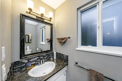 Entry Foyer Photo of 2523 Sunnyside Crescent, Abbotsford, BC