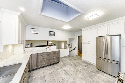 Guest Bathroom Photo of 2523 Sunnyside Crescent, Abbotsford, BC