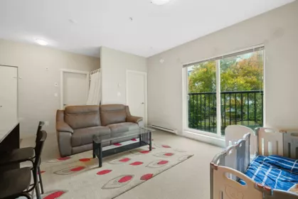 Kitchen Photo of 210 13728 108 Avenue, Surrey, BC