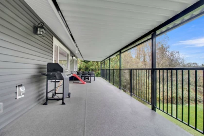 Hallway Photo of 8972 Dewdney Trunk Road, Mission, BC