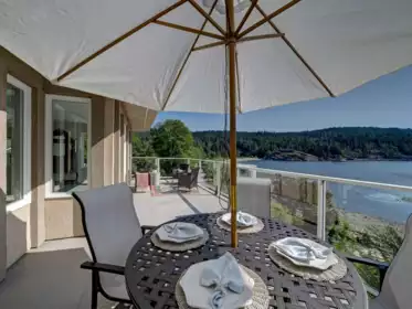 7659 Redrooffs Road, Halfmoon Bay, BC, Halfmoon Bay — Single Family Residence for sale