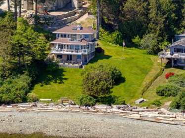 7659 Redrooffs Road, Halfmoon Bay, BC, Halfmoon Bay — Single Family Residence for sale