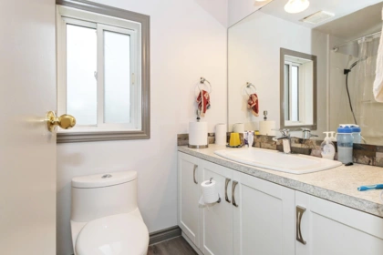 Guest Bathroom Photo of 24643 21b Avenue, Langley, BC