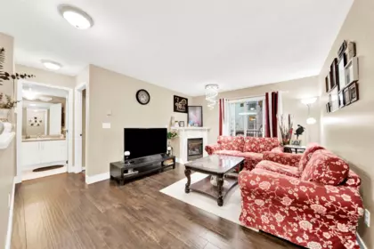 Primary Bathroom Photo of 209 15298 20 Avenue, Surrey, BC
