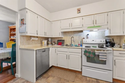 Kitchen Island Photo of 211 32025 Tims Avenue, Abbotsford, BC