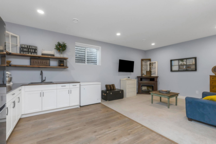 Entry Foyer Photo of 10 5528 148 Street, Surrey, BC