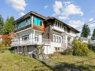Family Room Photo of 404 Somerset Street, North Vancouver, BC
