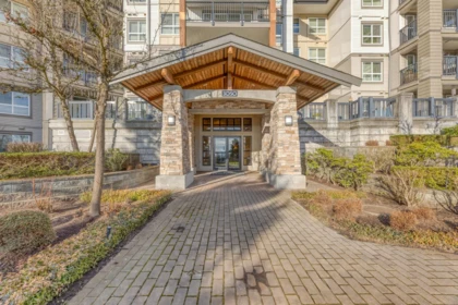 202 3050 Dayanee Springs Boulevard, Coquitlam, BC, Coquitlam — Apartment/Condo for sale