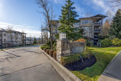 202 3050 Dayanee Springs Boulevard, Coquitlam, BC, Coquitlam — Apartment/Condo for sale