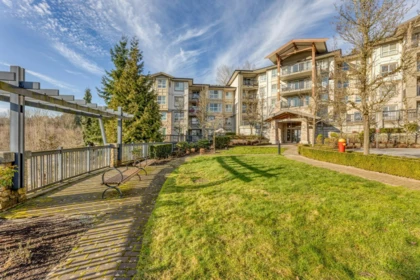 202 3050 Dayanee Springs Boulevard, Coquitlam, BC, Coquitlam — Apartment/Condo for sale