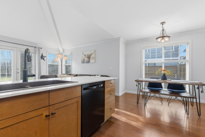 Breakfast Nook Photo of 4 46150 Riverside Drive, Chilliwack, BC