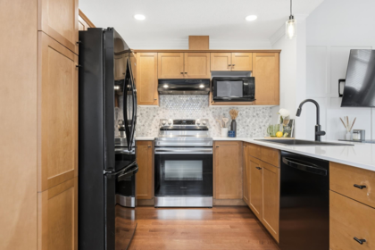 Kitchen Island Photo of 4 46150 Riverside Drive, Chilliwack, BC