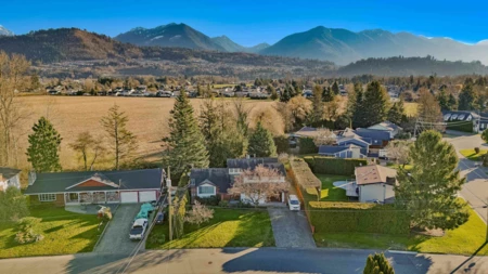 46194 Greenwood Drive, Chilliwack, BC, Chilliwack — Single Family Residence for sale