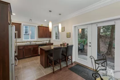 Kitchen Island Photo of 33 35626 Mckee Road, Abbotsford, BC