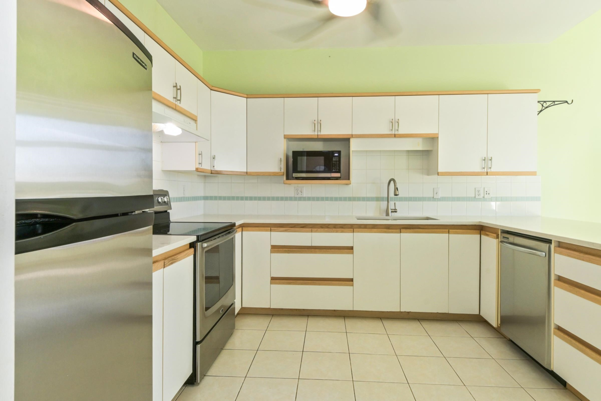 Kitchen Island Photo of 311 20680 56 Avenue, Langley, BC