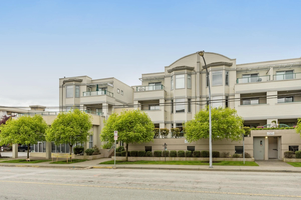 Outdoor Deck Photo of 311 20680 56 Avenue, Langley, BC