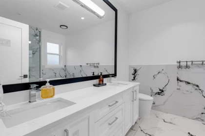 Guest Bathroom Photo of 13995 79a Avenue, Surrey, BC