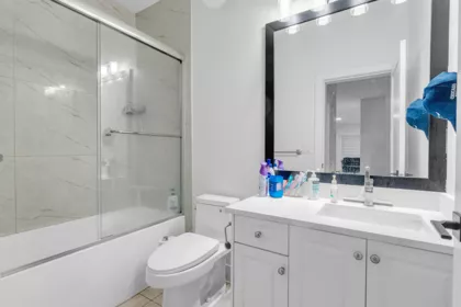 Hallway Photo of 13995 79a Avenue, Surrey, BC