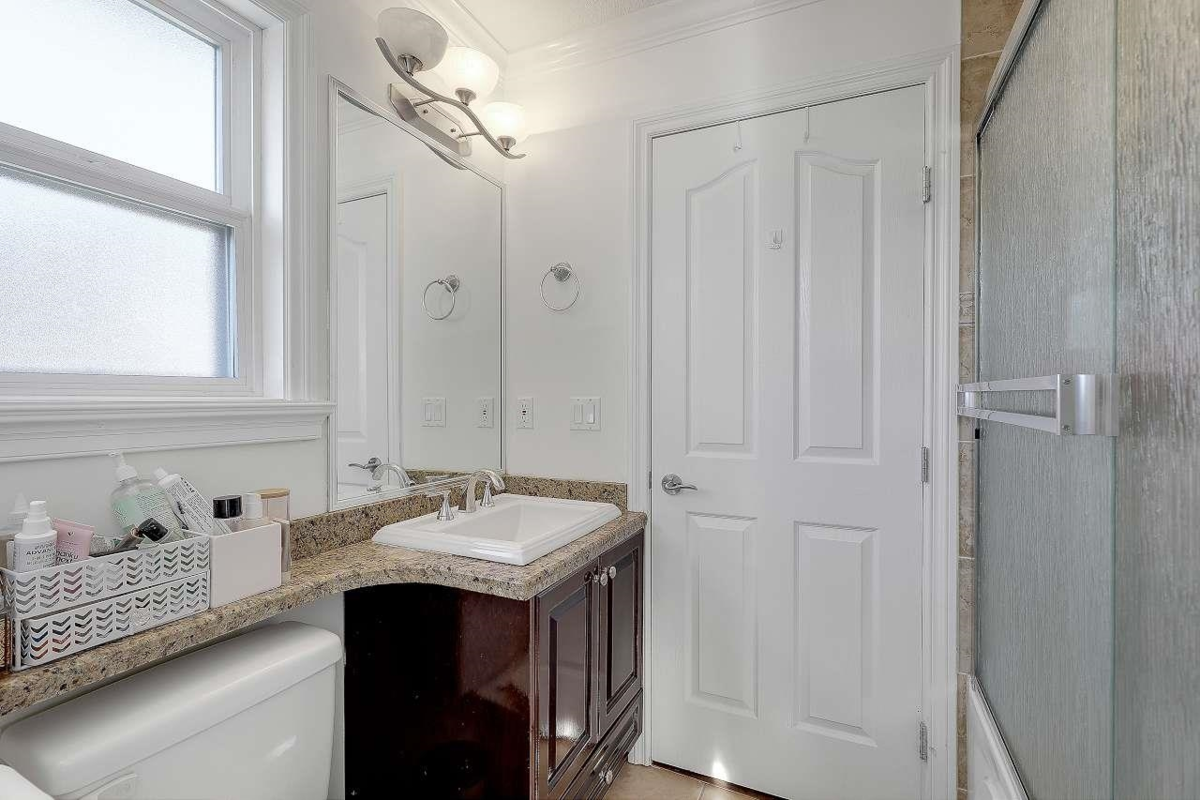 Entry Foyer Photo of 14871 76 Avenue, Surrey, BC