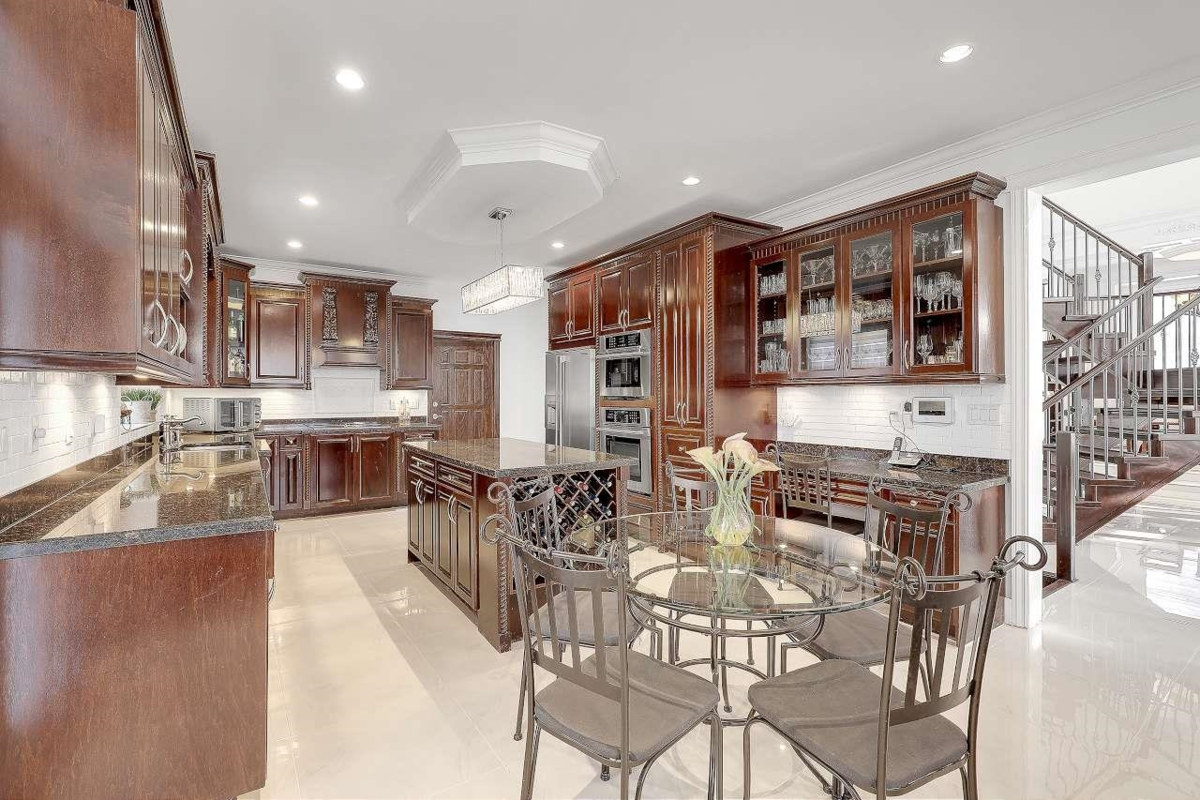 Primary Bathroom Photo of 14871 76 Avenue, Surrey, BC