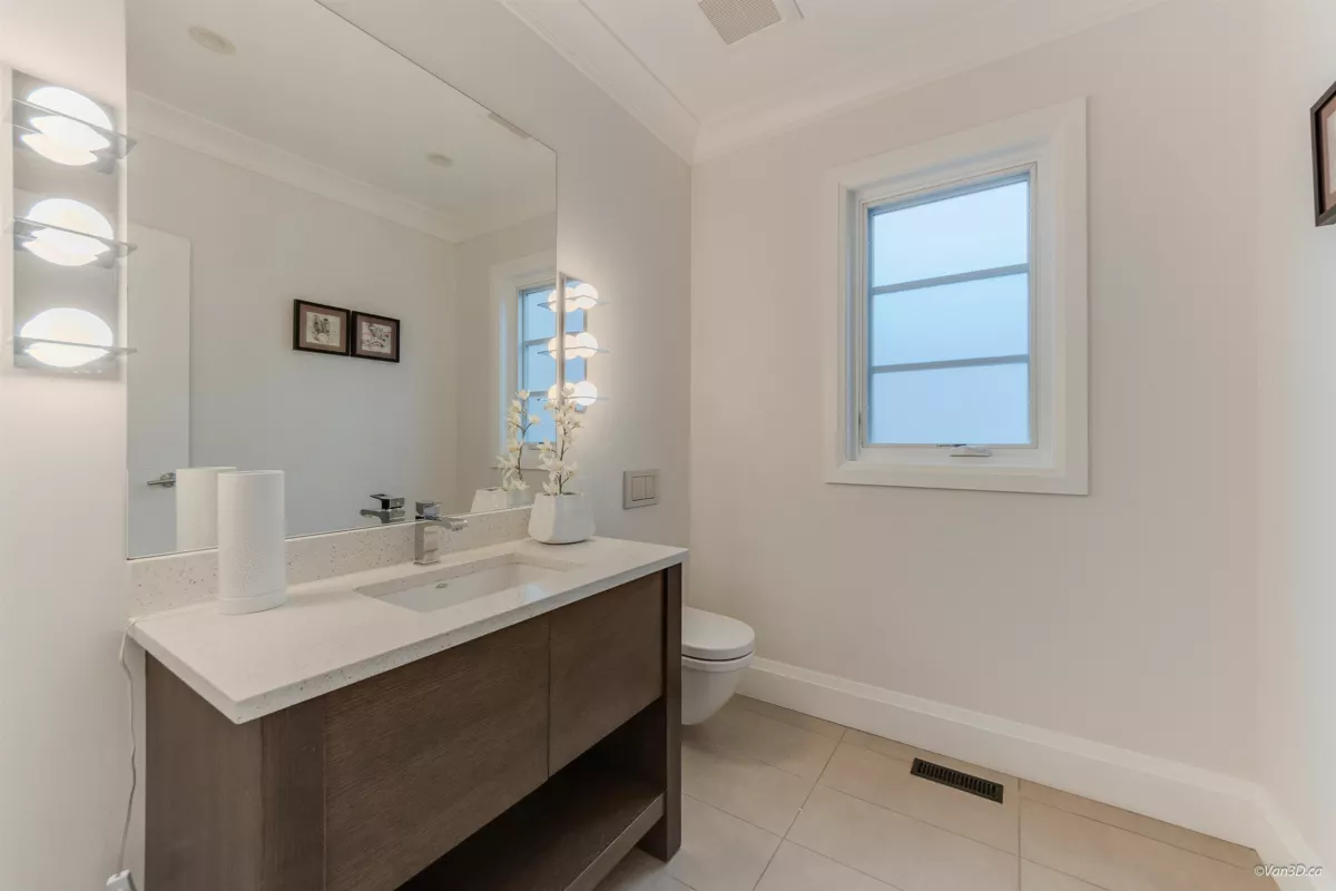 Aerial View of 1020 Eyremount Drive, West Vancouver, BC