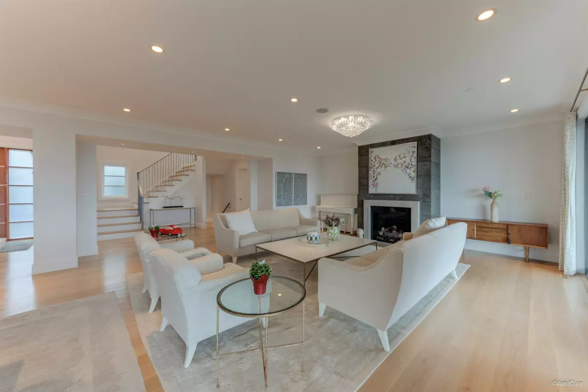Hot Tub / Spa Photo of 1020 Eyremount Drive, West Vancouver, BC
