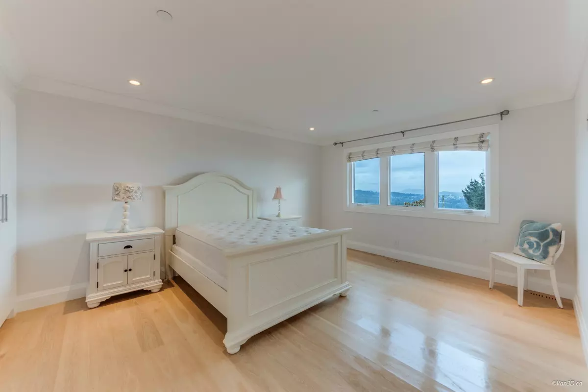 Loft / Bonus Room Photo of 1020 Eyremount Drive, West Vancouver, BC