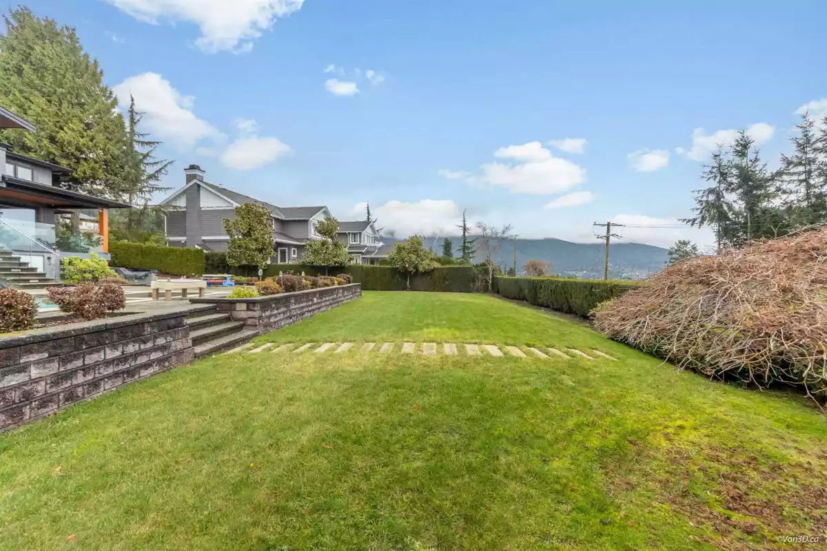 Street View Photo of 1020 Eyremount Drive, West Vancouver, BC